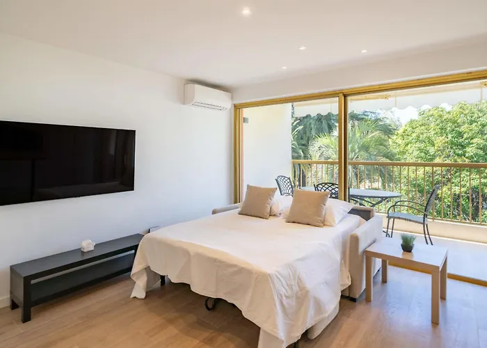 Lägenhet Beautiful With Balcony In