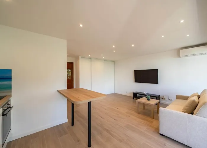 Lägenhet Beautiful With Balcony In