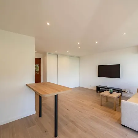 Apartment Beautiful With Balcony In